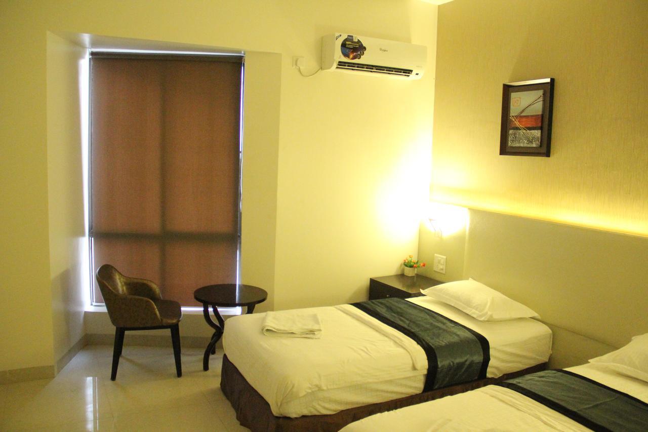 Hotel Patiala House Ahmednagar Exteriör bild